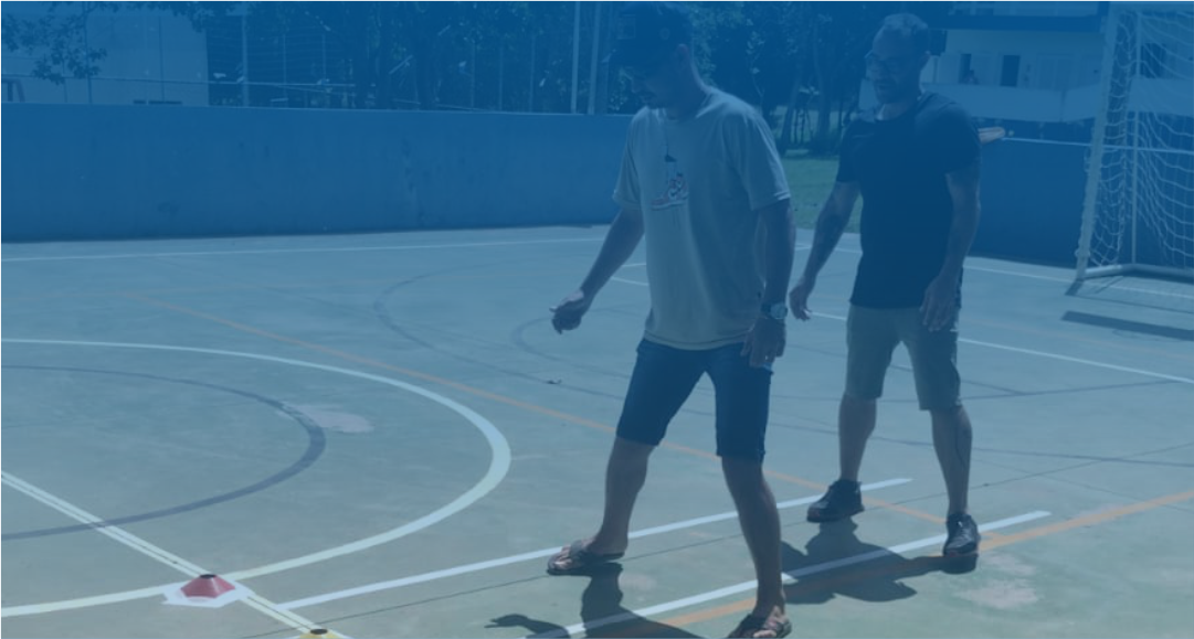 atividade terapêutica em quadra durante tratamento de dependência química no Hospital Átrios