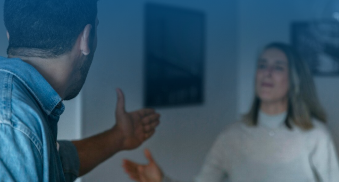 conflito familiar mostrando sinais de alerta dentro de casa relacionados à dependência química